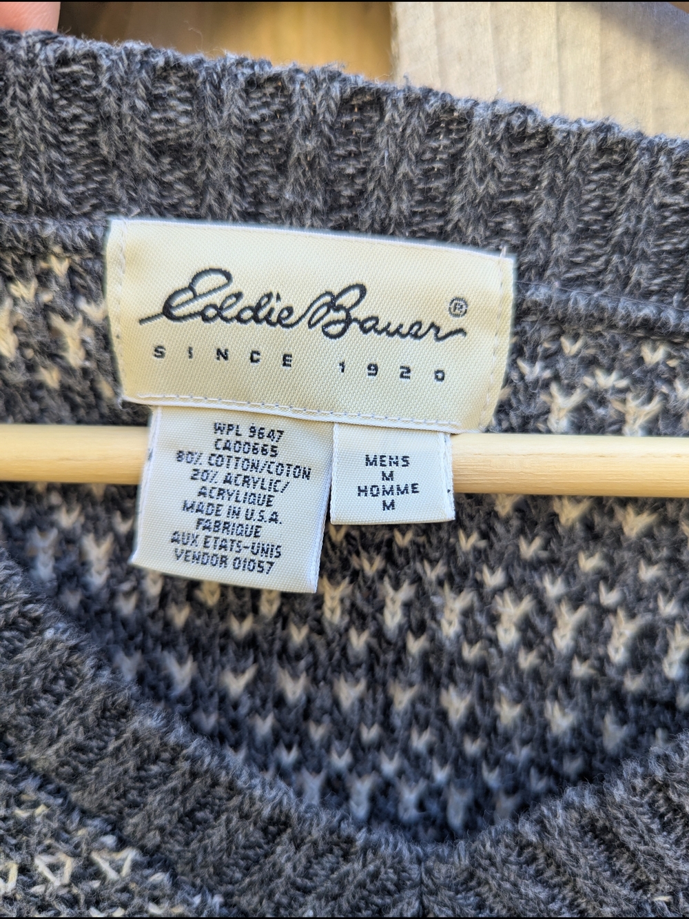 Vintage Eddie Bauer Men's Gray and White Patterned V-Neck Sweater - Picture 2 of 4
